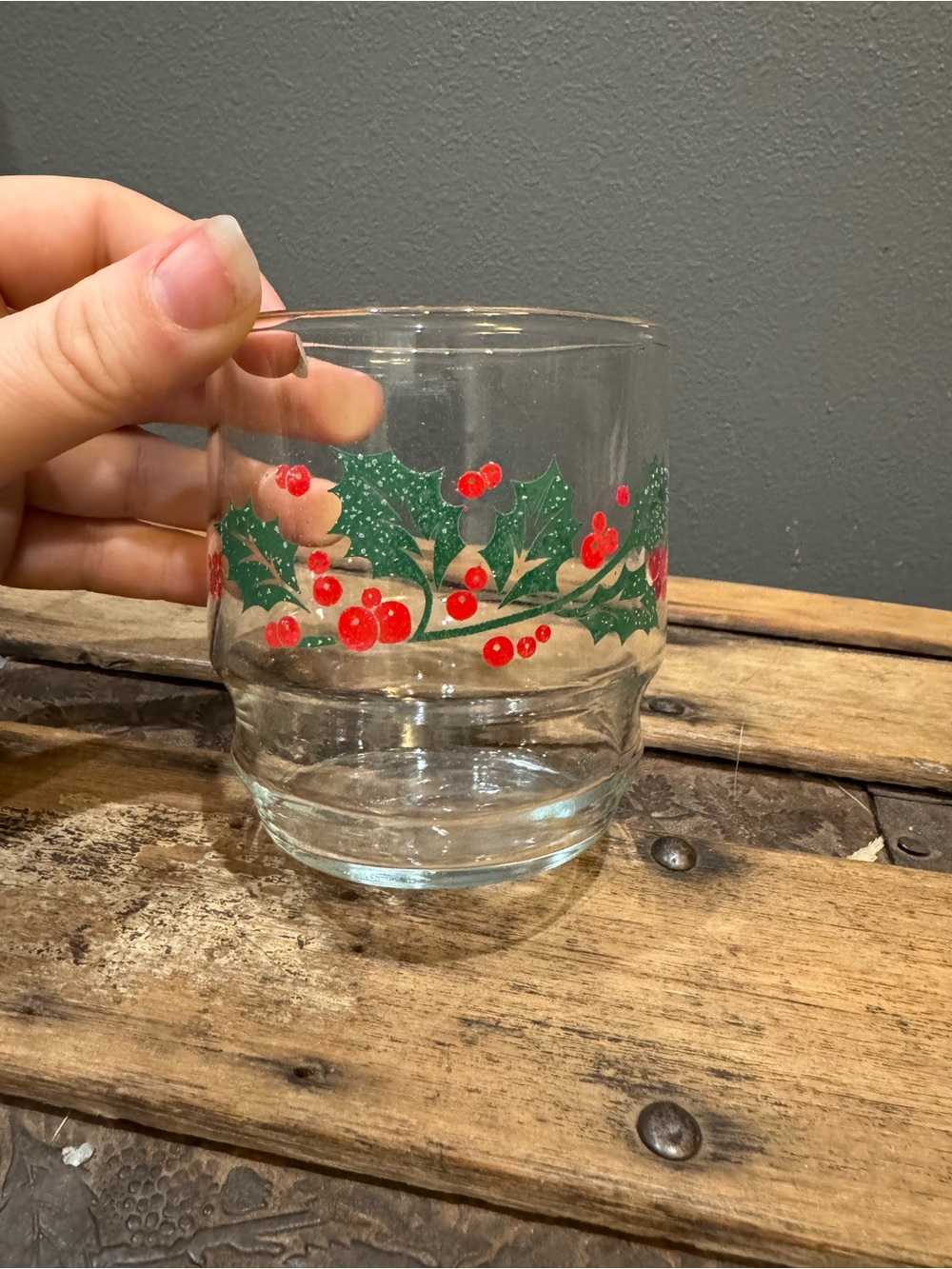 Holiday Holly Glass 8 Pieceyyy Tumblers - Clear with Red & Green Berries